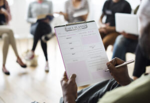 Printbar Daily Wellness Planner | A5 Selvomsorg & Daglig Planlegger, rosa. Mockup