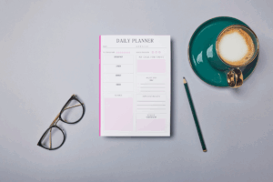 Printbar Daily Wellness Planner | A5 Selvomsorg & Daglig Planlegger, rosa. Mockup